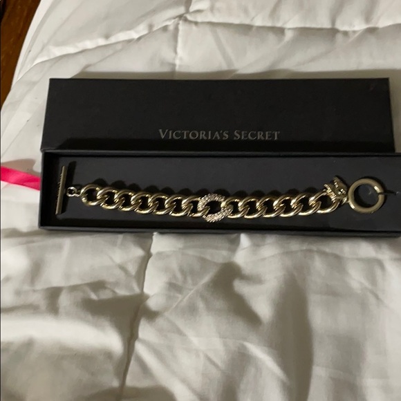 Jewelry - Picture 3 of 4